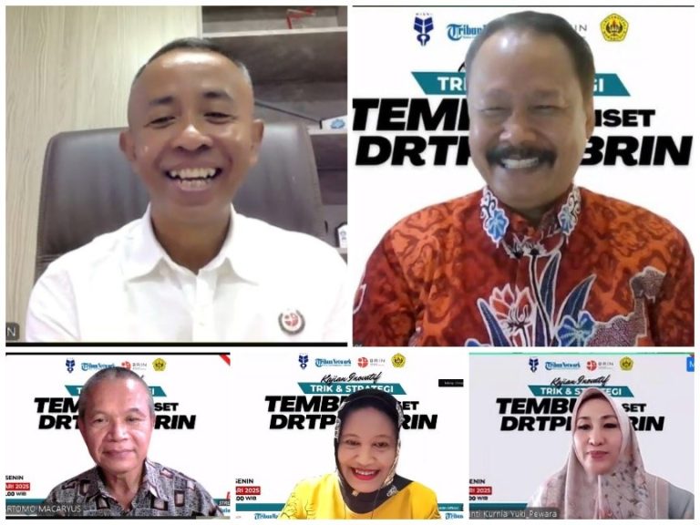 Gambar 1. Foto Bersama pemateri, moderator dan ketua HISKI
